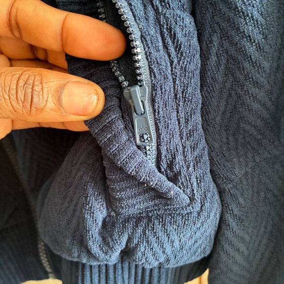 Alo Yoga Cropped Cozy Day Full Zip Jacket - Picture 11 of 17